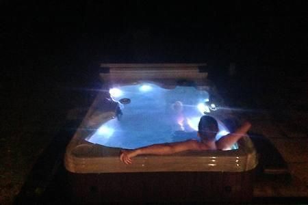 Forest Sweet Retreat Hot Tub & Wood Fired Sauna Ucluelet Eksteriør billede