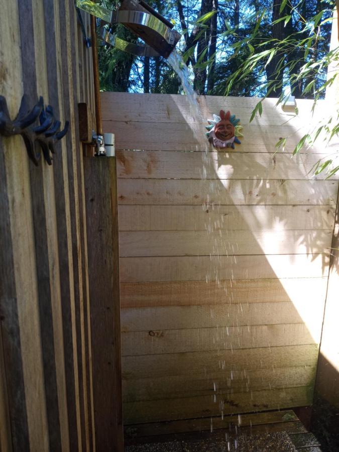 Forest Sweet Retreat Hot Tub & Wood Fired Sauna Ucluelet Eksteriør billede