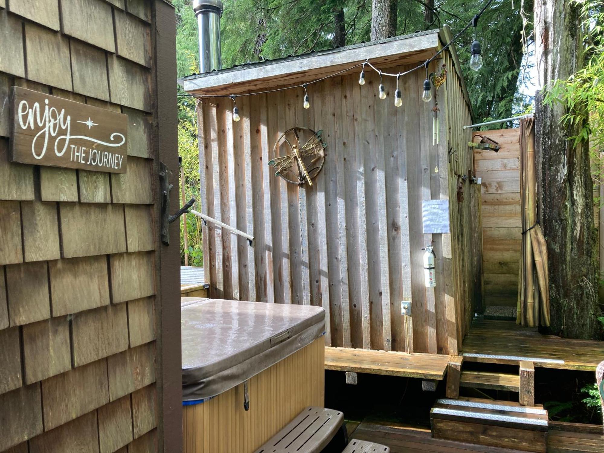 Forest Sweet Retreat Hot Tub & Wood Fired Sauna Ucluelet Eksteriør billede